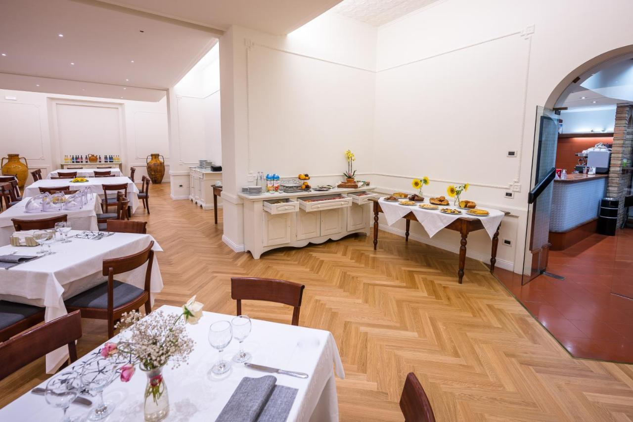 Hotel Moderno อัสซิซี ภายนอก รูปภาพ