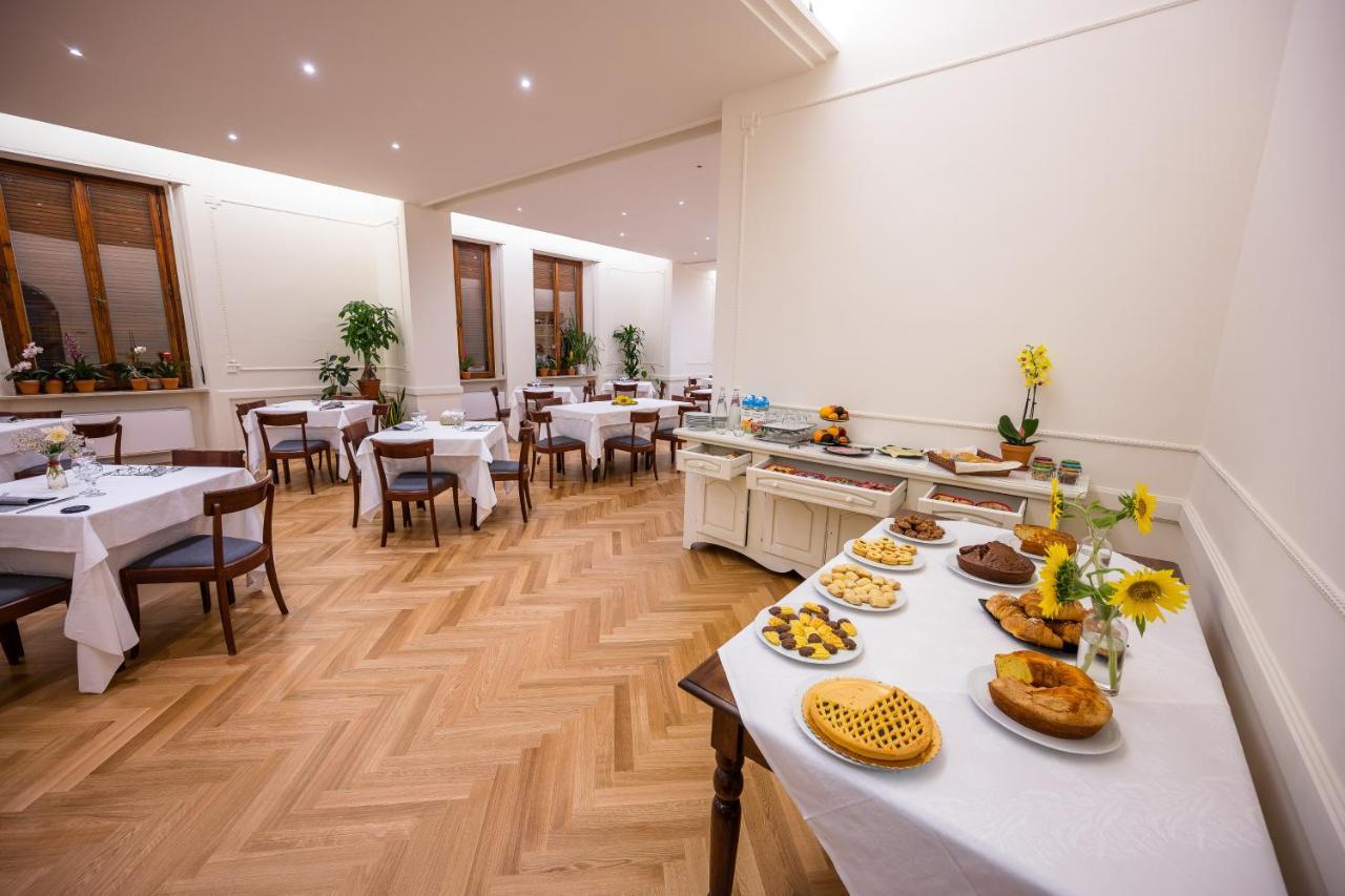 Hotel Moderno อัสซิซี ภายนอก รูปภาพ