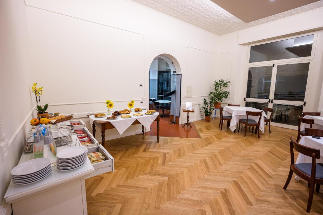 Hotel Moderno อัสซิซี ภายนอก รูปภาพ