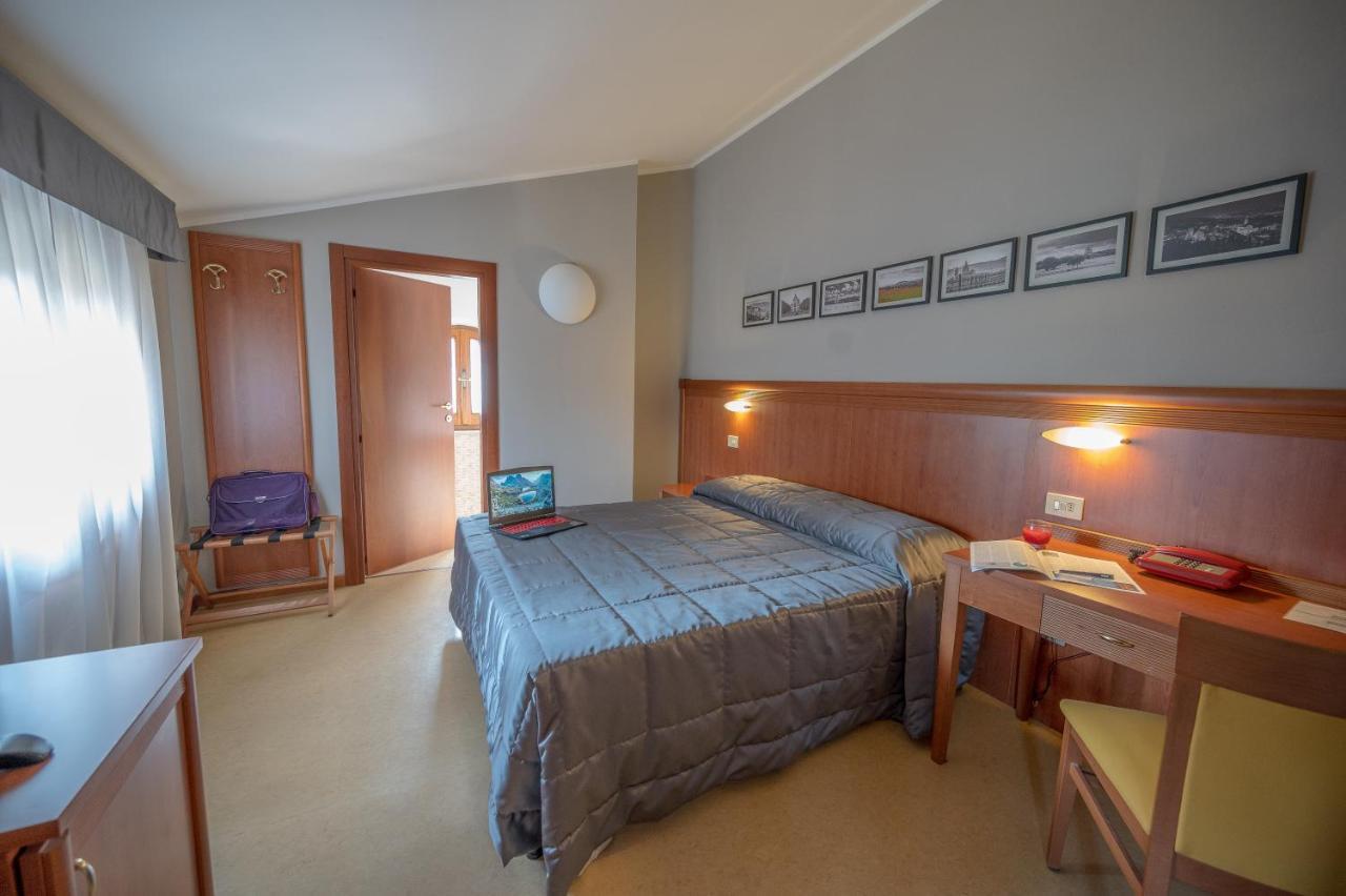 Hotel Moderno อัสซิซี ภายนอก รูปภาพ