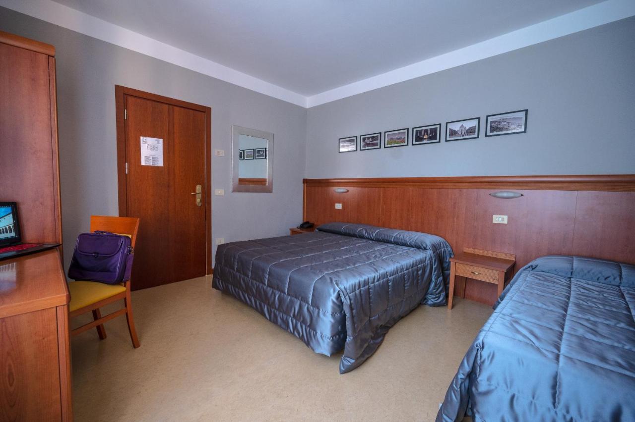 Hotel Moderno อัสซิซี ภายนอก รูปภาพ