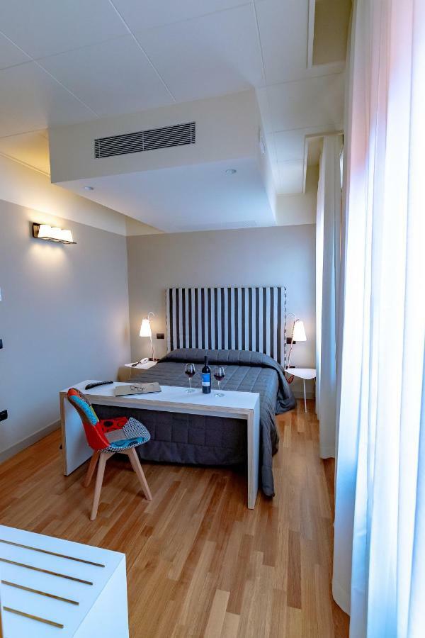 Hotel Moderno อัสซิซี ภายนอก รูปภาพ