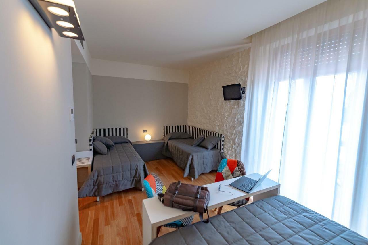 Hotel Moderno อัสซิซี ภายนอก รูปภาพ
