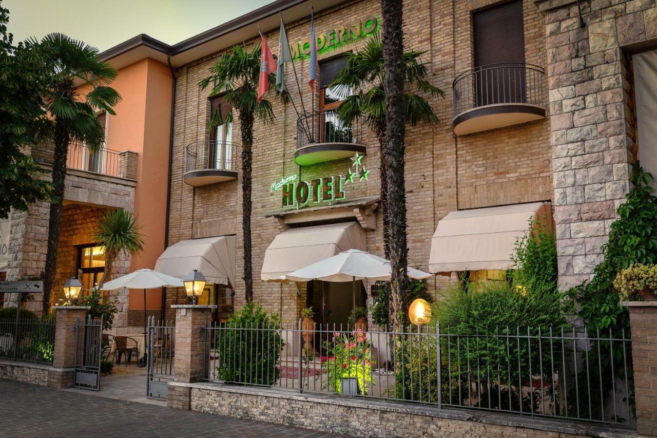 Hotel Moderno อัสซิซี ภายนอก รูปภาพ