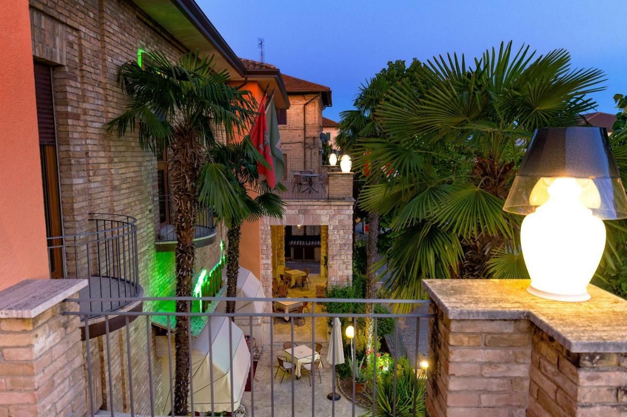 Hotel Moderno อัสซิซี ภายนอก รูปภาพ